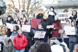 Протест срещу насилието над животни пред паметника на свободата в Русе