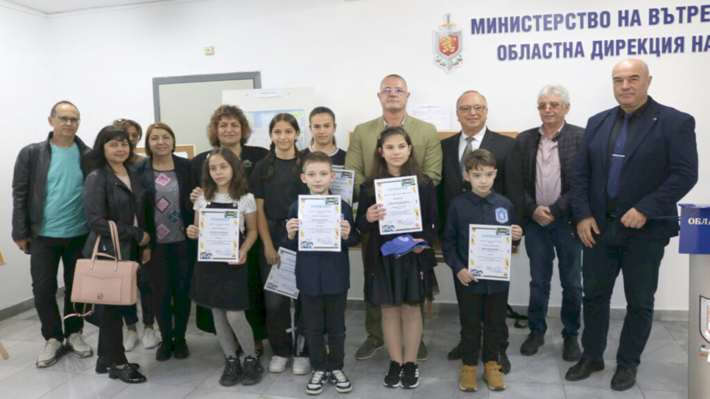 Шест деца от Русенско получават награди в конкурса „Аз и детското полицейско управление“