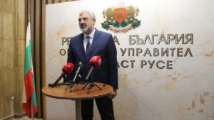 Областният управител Драгомир Драганов отправя послание: Знанието е нашият най-силен щит