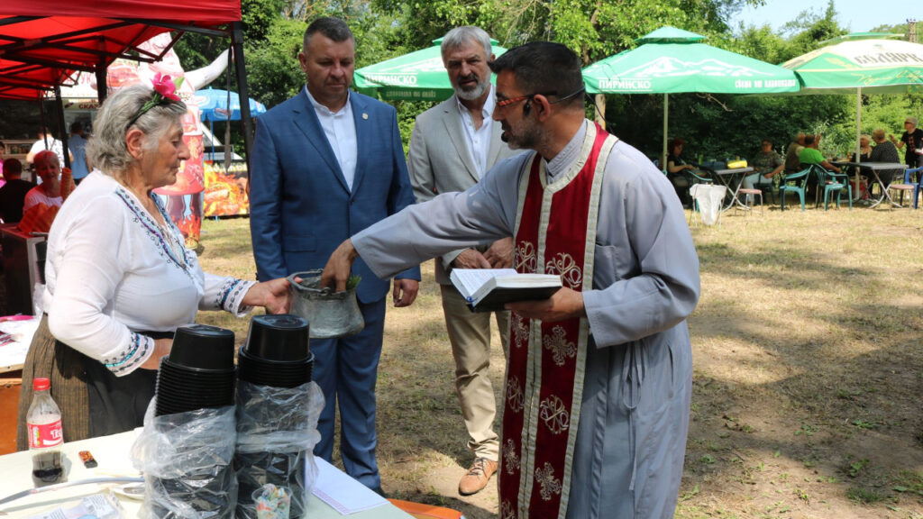 Кулинарите от Кошов приготвят ястие за празника Децата на Поломието