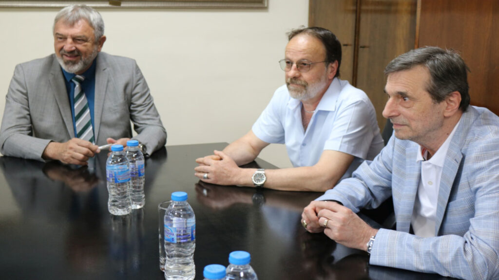 Почетен знак за Димитър Манолов от областния управител