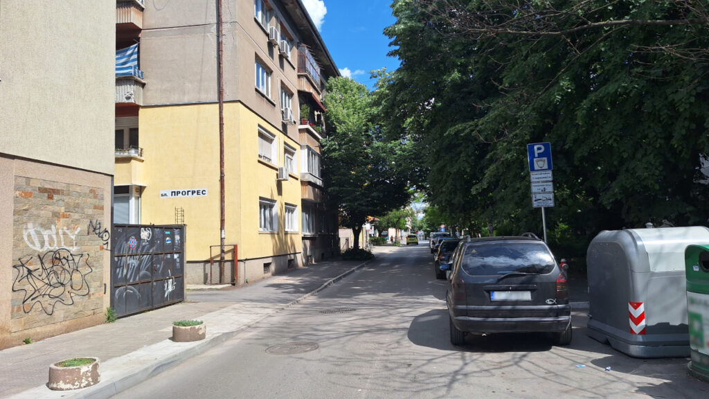 Строителна техника спира временно движението на ул. Ангел Кънчев