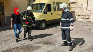 Ученици от Семерджиево тренираха евакуация при пожар с огнеборци