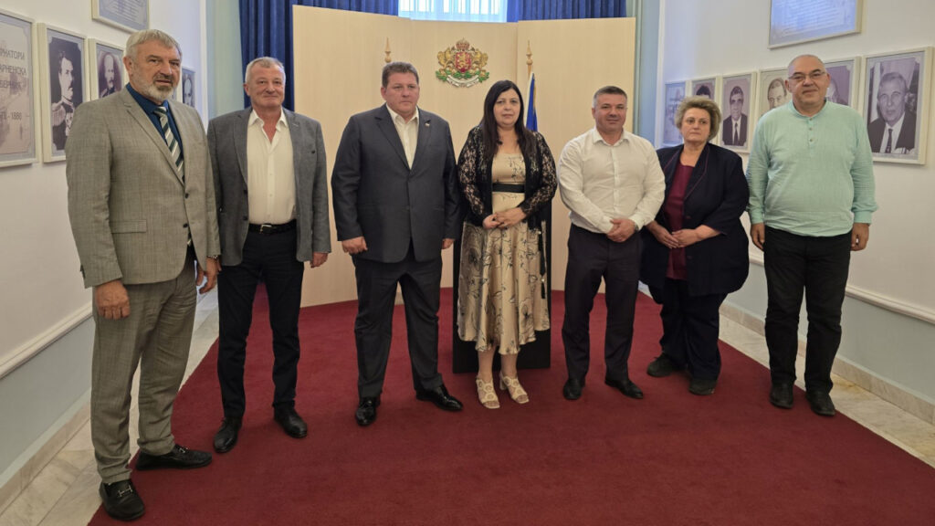 Издадени над 920 апостила в Русе в Областната администрация