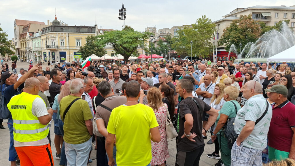 В Русе се проведе протест за освобождаване на задържаните младежи във връзка с инцидент с шефа на ОДМВР-Русе