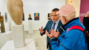 Изложбата "Геноцид" на Зюхтю Калит в Русе с негови скулптури и платна