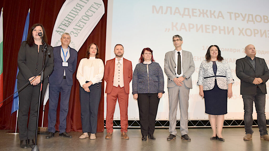 Младежка трудова борса „Кариерни хоризонти“ в Русенския университет – среща между студенти и работодатели 2025