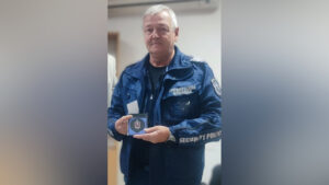 Младши инспектор получава Почетен знак на МВР за 39 години безупречна служба