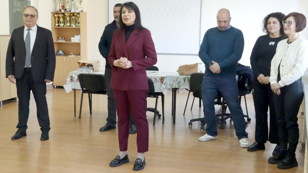 Близо 40 деца се учиха на пътна безопасност от Две могили