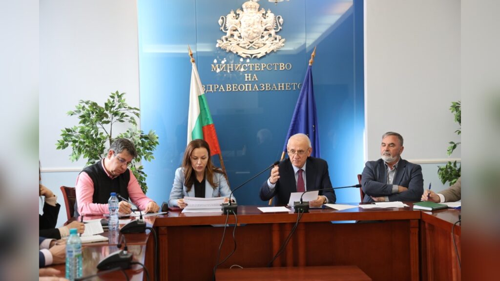 Министър Кирилов обсъди епидемичната обстановка с РЗИ-тата