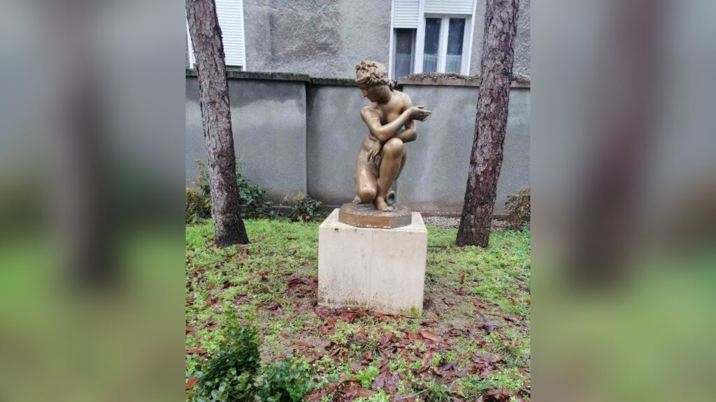 скулптури от Русе в Симеоновата къща