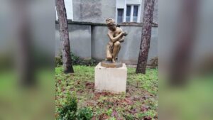 скулптури от Русе в Симеоновата къща