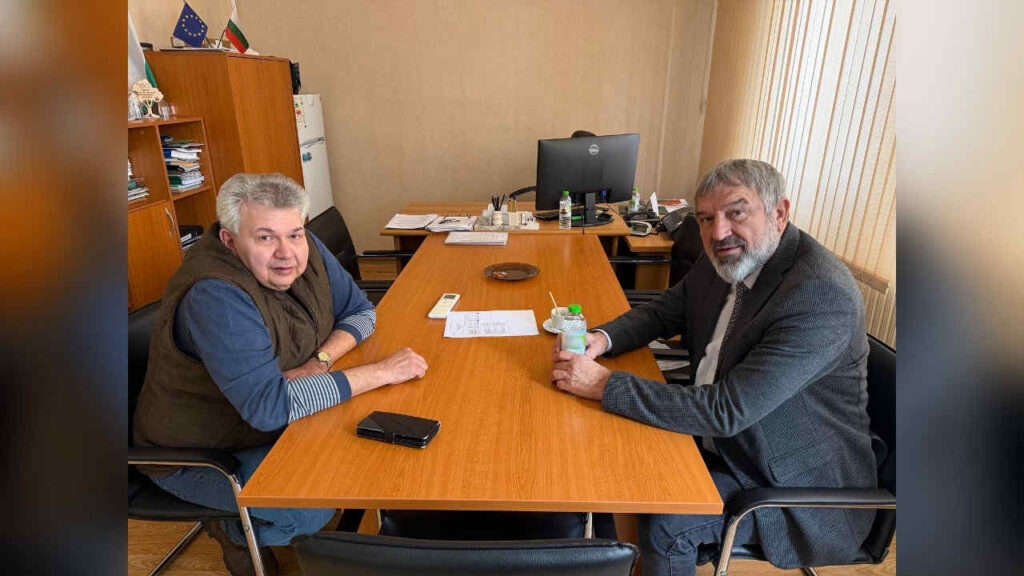 Среща на областния управител Драгомир Драганов с директора на ДГС - Бяла