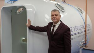 Проф. Христо Бозов в барокамера