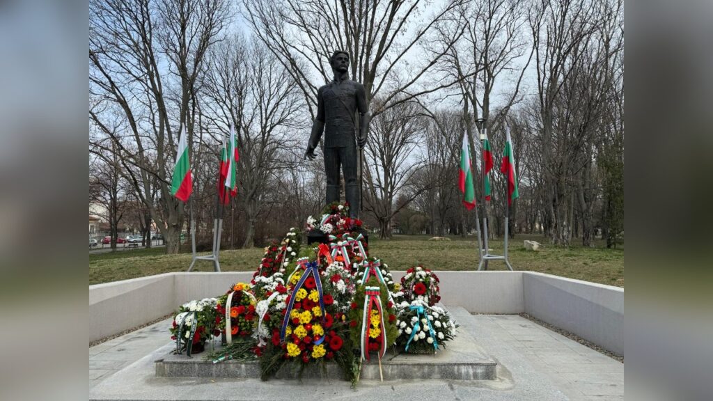 Паметник на Васил Левски в Русе