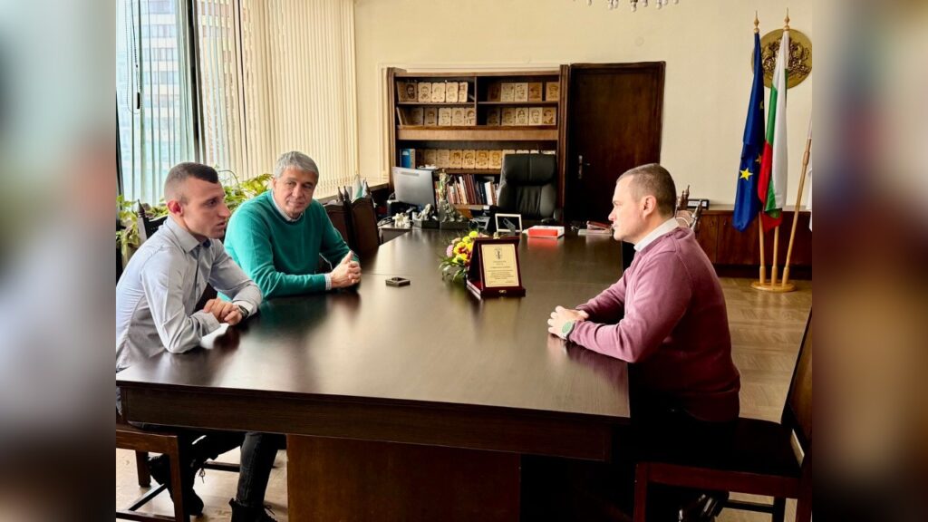 Християн Стоянов получава плакет в Русе