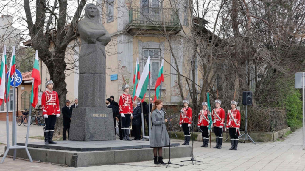Баба Тонка - паметник