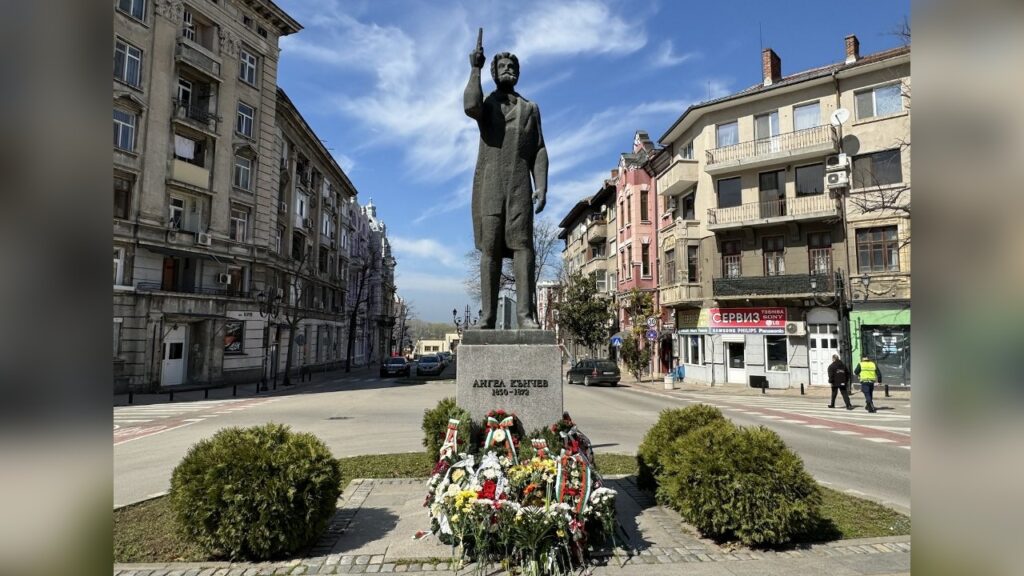 Паметникът на Ангел Кънчев в Русе
