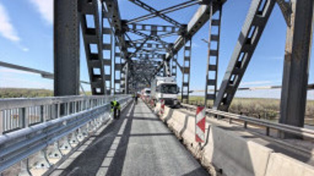 Възстановяване на движението по Дунав мост при Русе след ремонтни дейности.