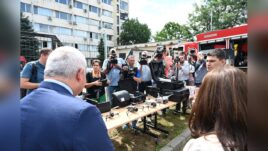 Министър Ефремова обявява обучение за пожарникари и доброволци