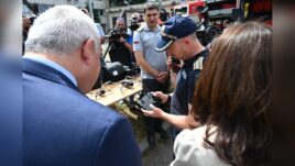 Министър Ефремова обявява обучение за пожарникари и доброволци