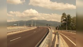 Завършен пътен възел в България