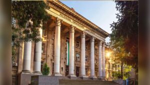 Община Русе осигурява регистрация на студенти в университета.
