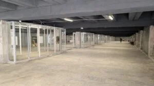 Обновеният пешеходен подлез пред ЖП гара Русе след приключването на вътрешния ремонт.