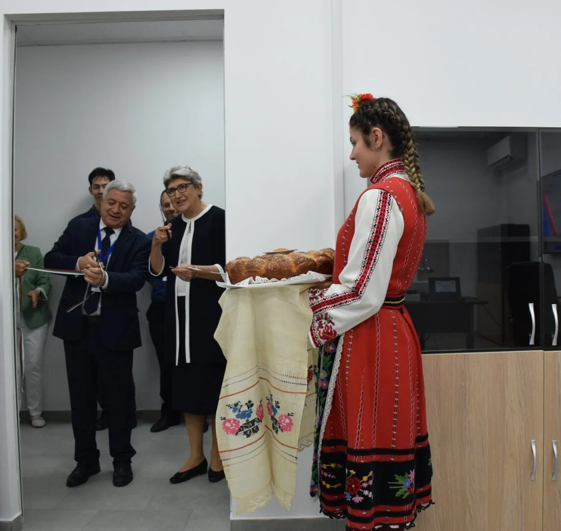 Русенският университет откри нова Научноизследователска лаборатория по аквафотомика.