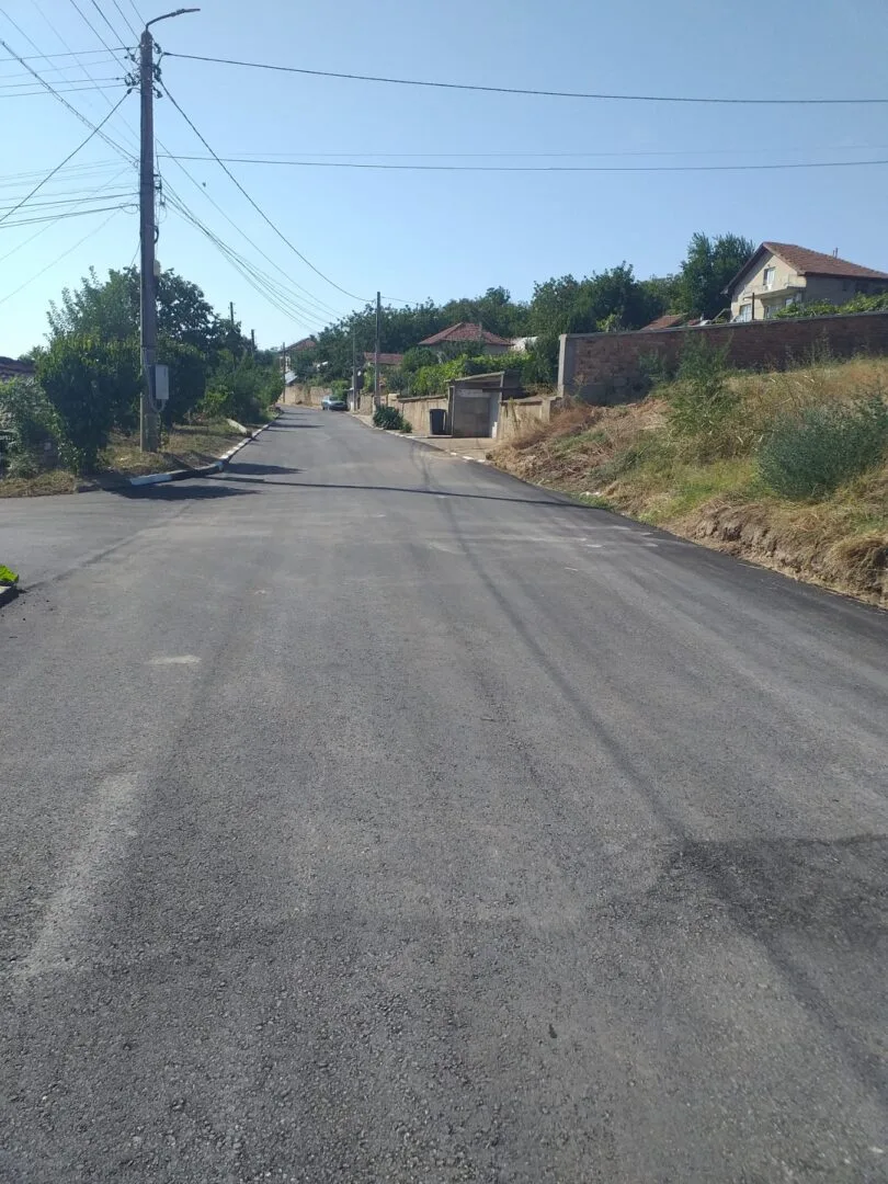 Обновена улична мрежа в населено място от община Свищов след приключването на ремонтните дейности.