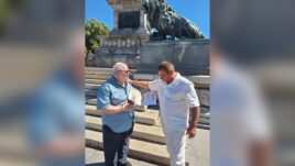Вили Икономов получава награда в Русе