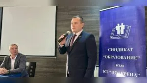 Пенчо Милков на заседание на синдикален съвет в Русе.
