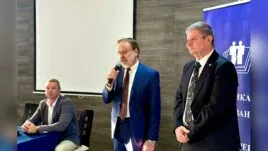Пенчо Милков на заседание на синдикален съвет в Русе.