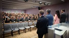 Министър Ивкова на среща с студенти в МУ Варна