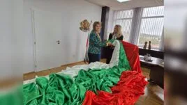 Националният флаг води факелно шествие в Разград