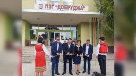 Ученици използват дрон за прецизно торене в Професионална земеделска гимназия „Добруджа“
