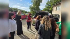 Областният управител Айлин Башева и служители на Областна администрация Разград