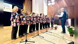 Пенчо Милков с плакет на концерт в Русе.