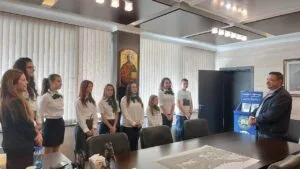 Ученици от СУ „Цветан Радославов“ се срещат с кмета на Свищов.