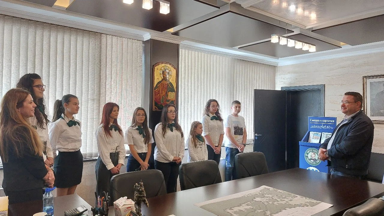 Ученици от СУ „Цветан Радославов“ се срещат с кмета на Свищов.